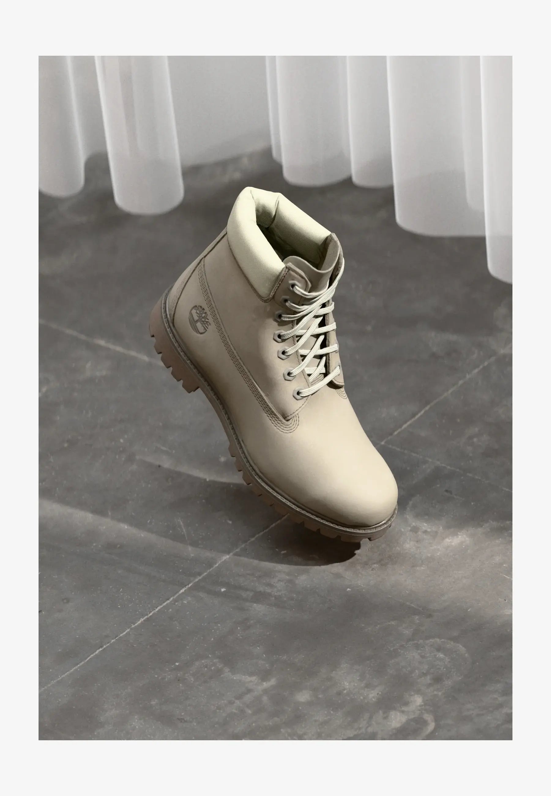 LACE-UP BOOTIES – Bottines à lacets